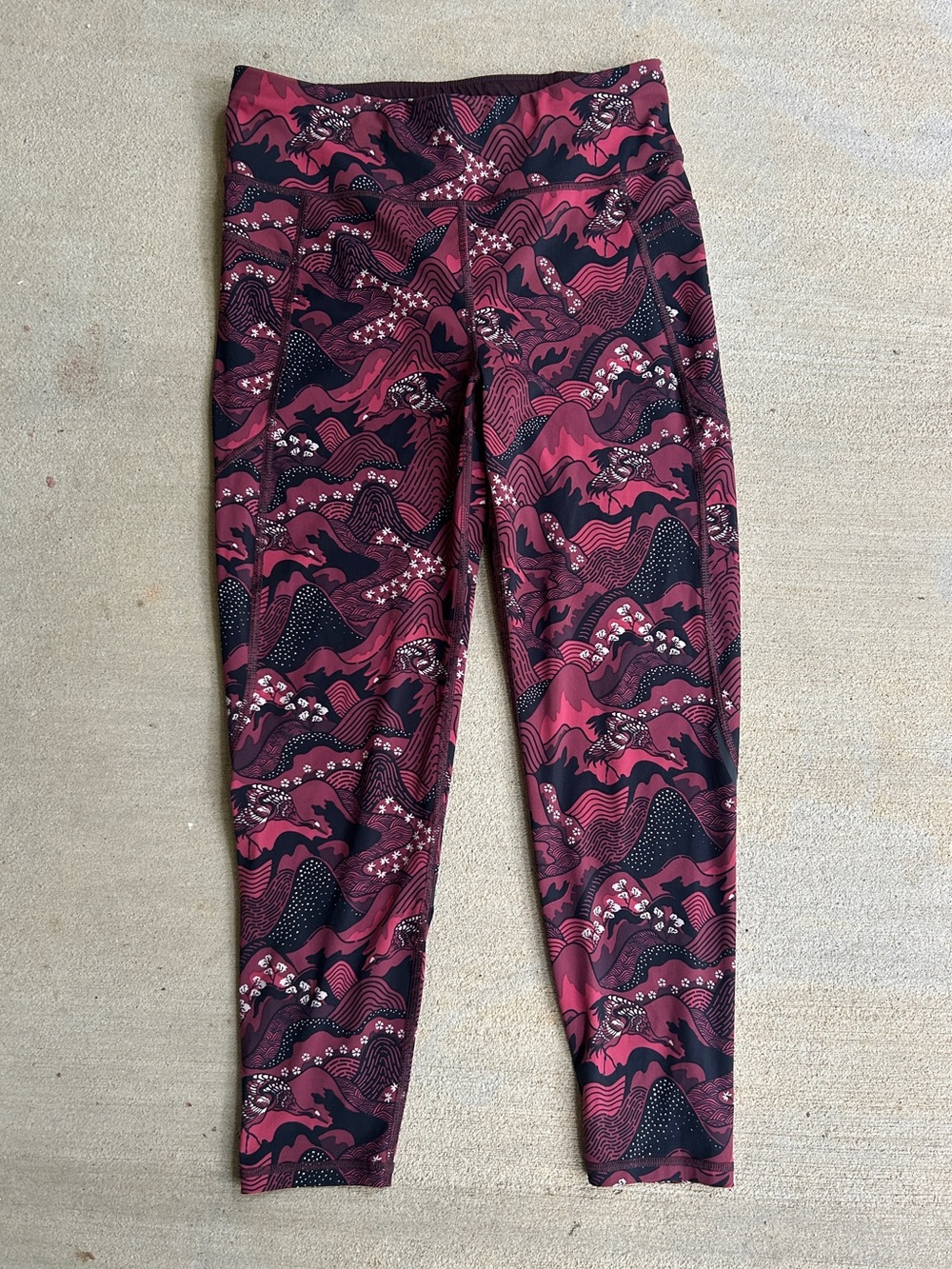 Sweaty Betty Zero Gravity 7/8 Length Leggings Size M Japanese Landscape
